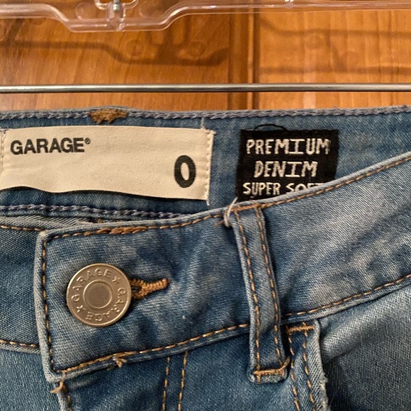 Garage Light Wash Ripped Jeans - Picture 2 of 6